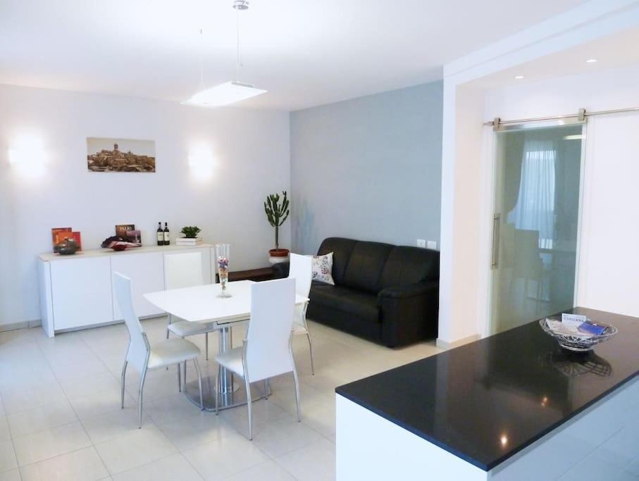 Modern & Strategic Apartment Сиена Экстерьер фото