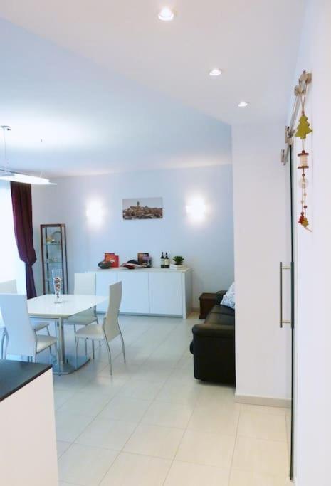 Modern & Strategic Apartment Сиена Экстерьер фото